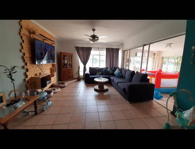 3 BEDROOM TOWNHOUSE FOR SALE IN FLORAUNA